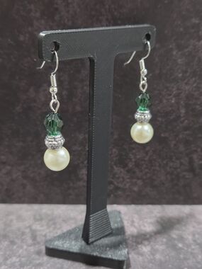 🚨5/$25 Handmade Pearl Drop Earrings with Emerald Crystal Accent